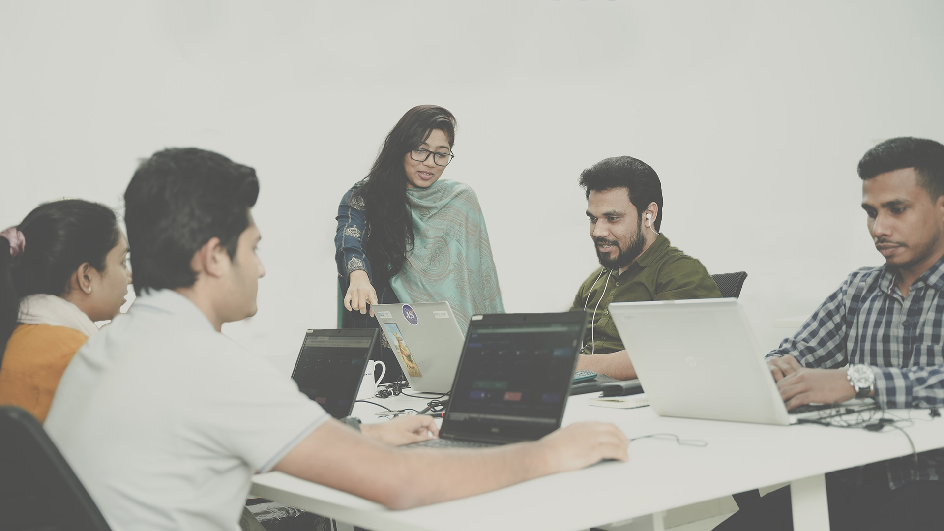 Skylark Soft Limited Logo